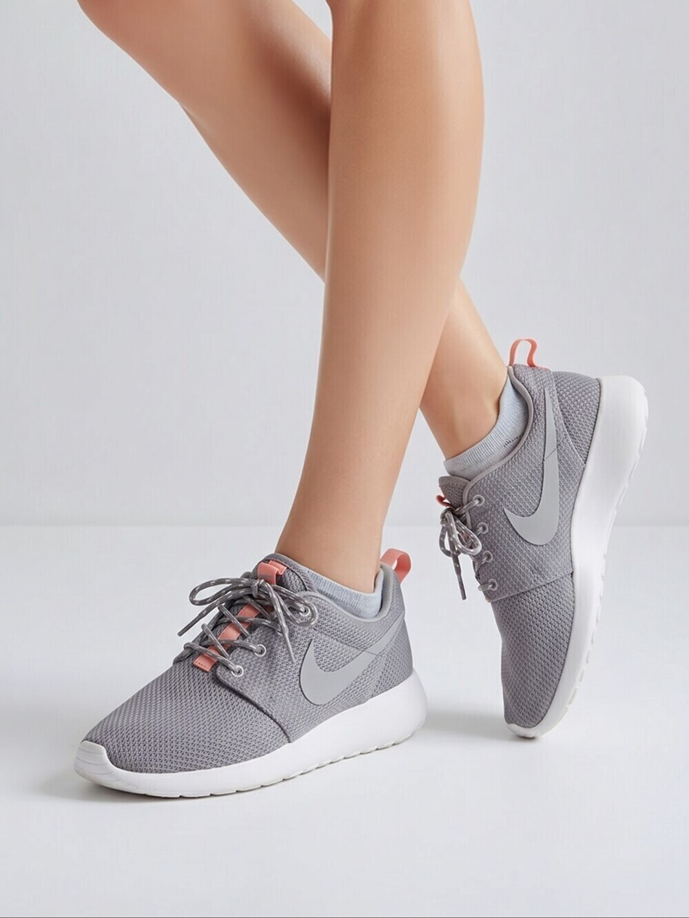 Womens Nike Roshe Run Sneakers Sz 7 Running Shoes Gray Gently loved